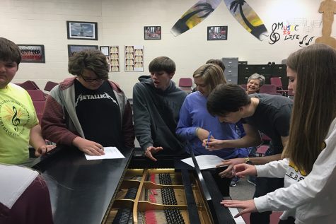 Chamber Singers prepare for Dinner Show in the choir room.