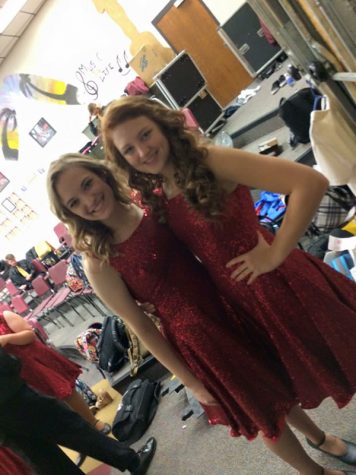 Junior Anniston Weber and senior Courtney Ellis are members of Chamber Singers.
