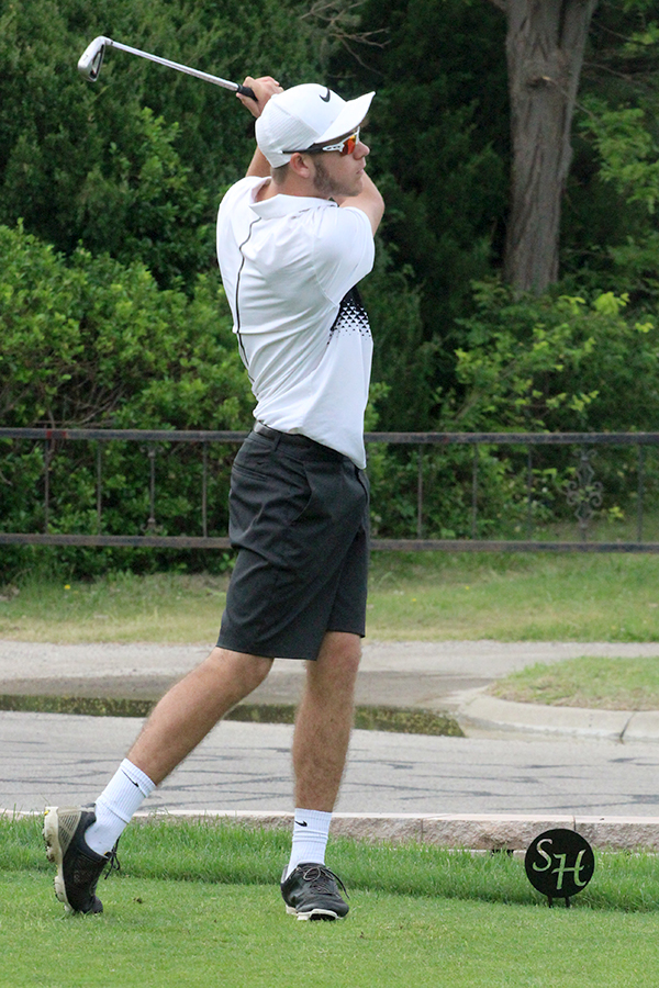 Senior+Justin+McCullick+tees+off+at+the+Class+4A+Regional+Golf+Tournament+in+Hays.+McCullick+finished+with+a+17th-place+medal+at+the+state+tournament+on+May+22.