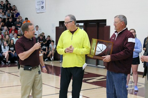 Coach Rick Keltner awarded for 500 career wins