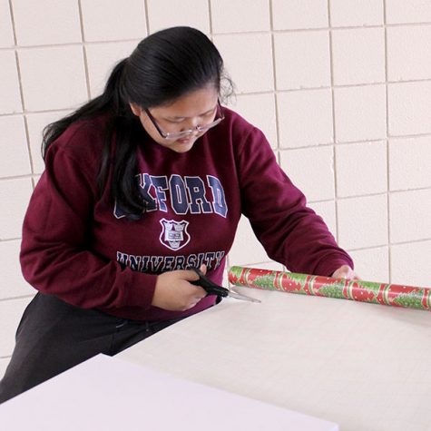 National Honor Society wraps gifts for Holiday Help Project